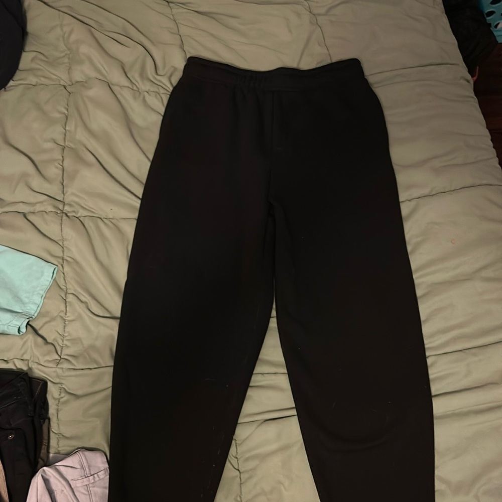 Tilly’s black sweatpants